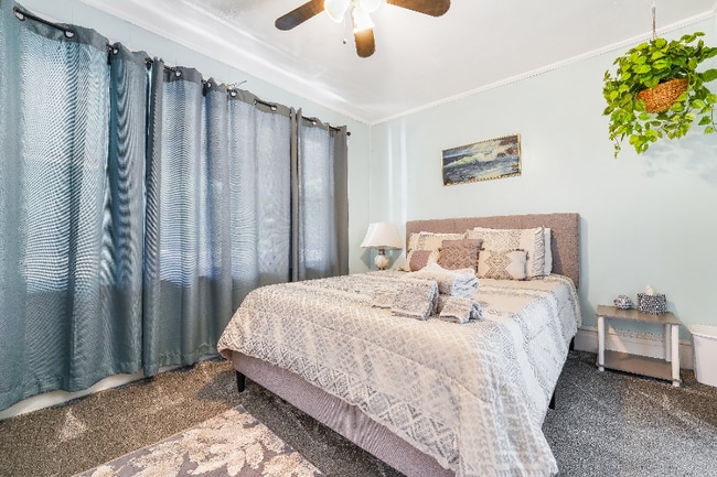 Photo - 2700 S 600 E