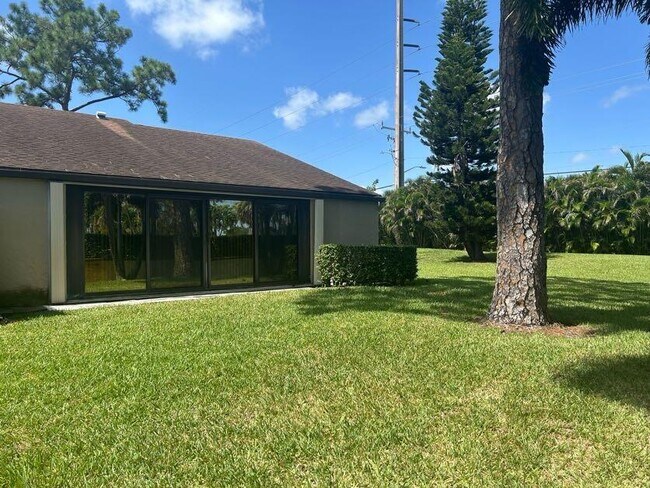 Photo - 725 Sunny Pine Way