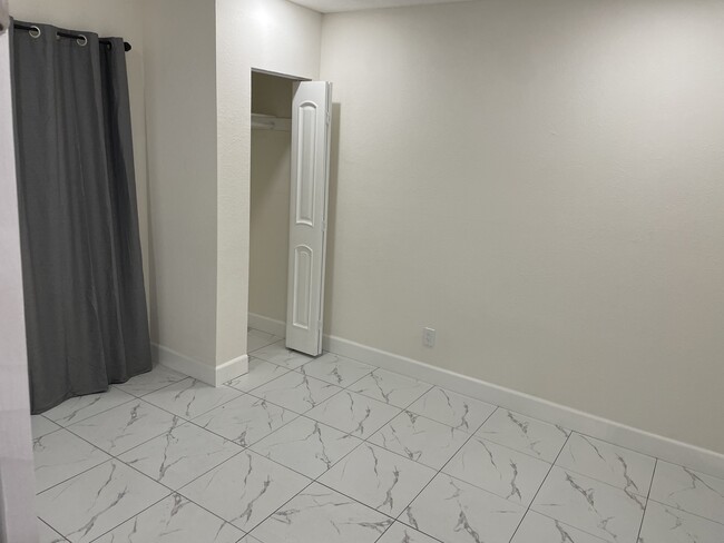 Photo - 956 54th Ave