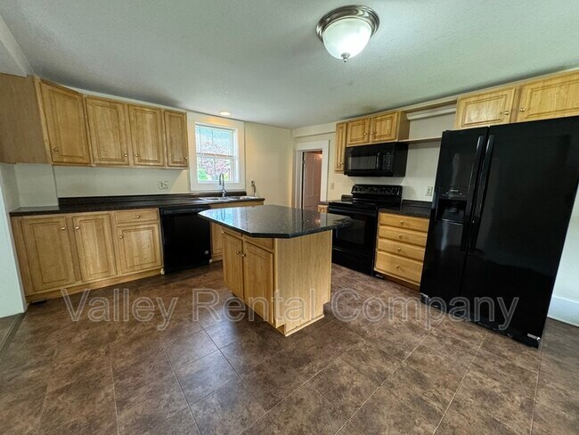 Photo - 28 School St