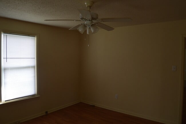 Photo - 208 Wilson St