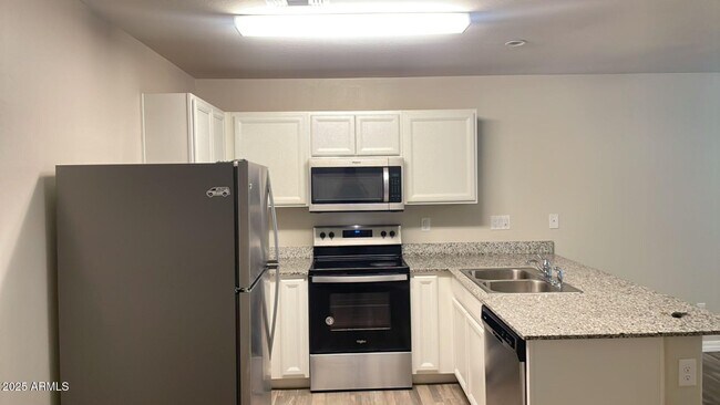 Photo - 194 Watson Pl