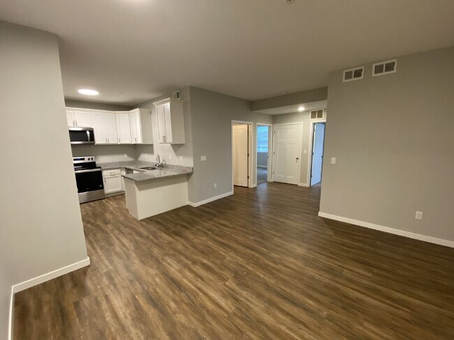 Photo - Modern Comfort Meets Urban Convenience in Longfellow! Unidad C