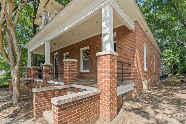 Photo - 1081 McMillan St NW
