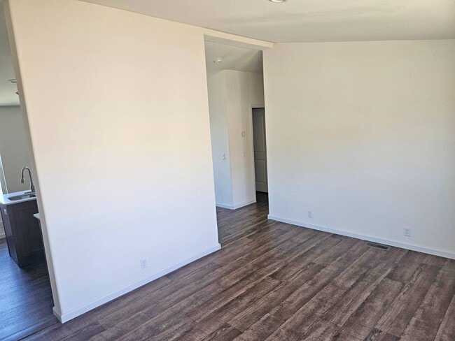 Photo - 573 E Sullivan St