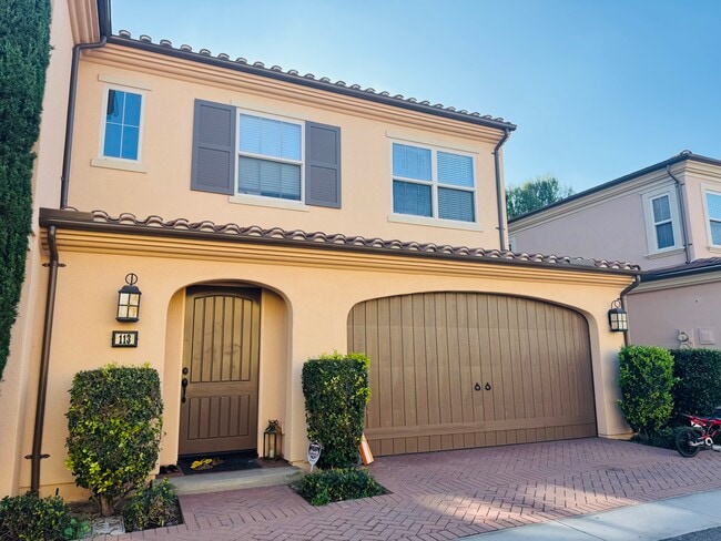 Building Photo - 113 Churchill