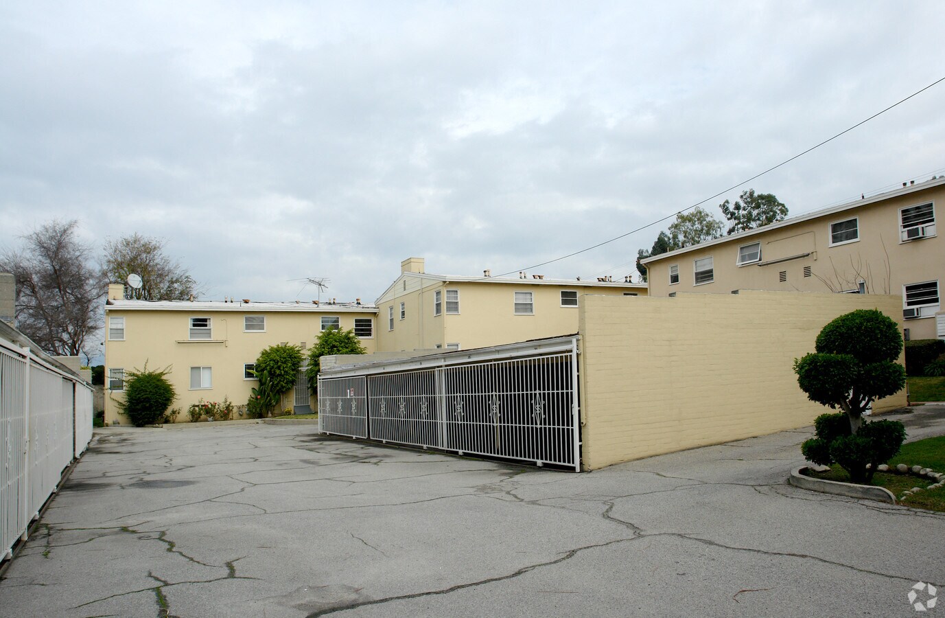 Silver Lake Garden Apartments - Silver Lake Garden Apartments