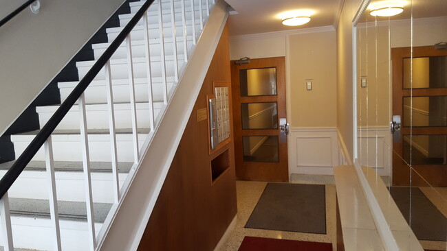 Photo - 111 Crichton St Unité 2