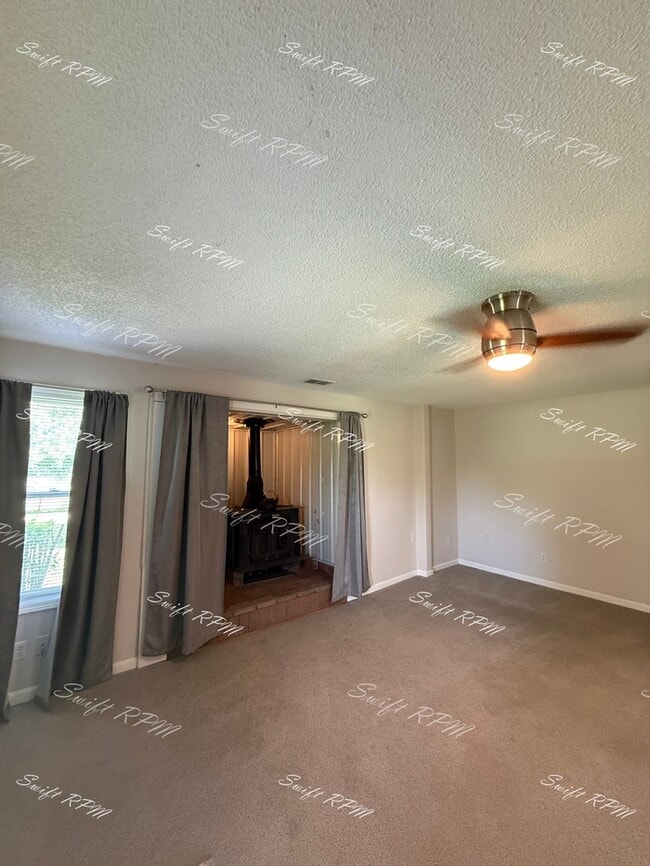 Photo - 18501 N Main St