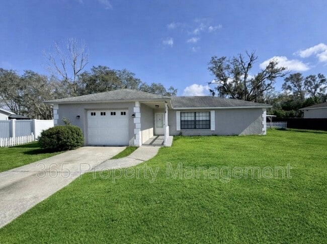 Building Photo - 3028 Clewiston St