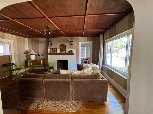 Photo - COMING SOON ! Charming home !!