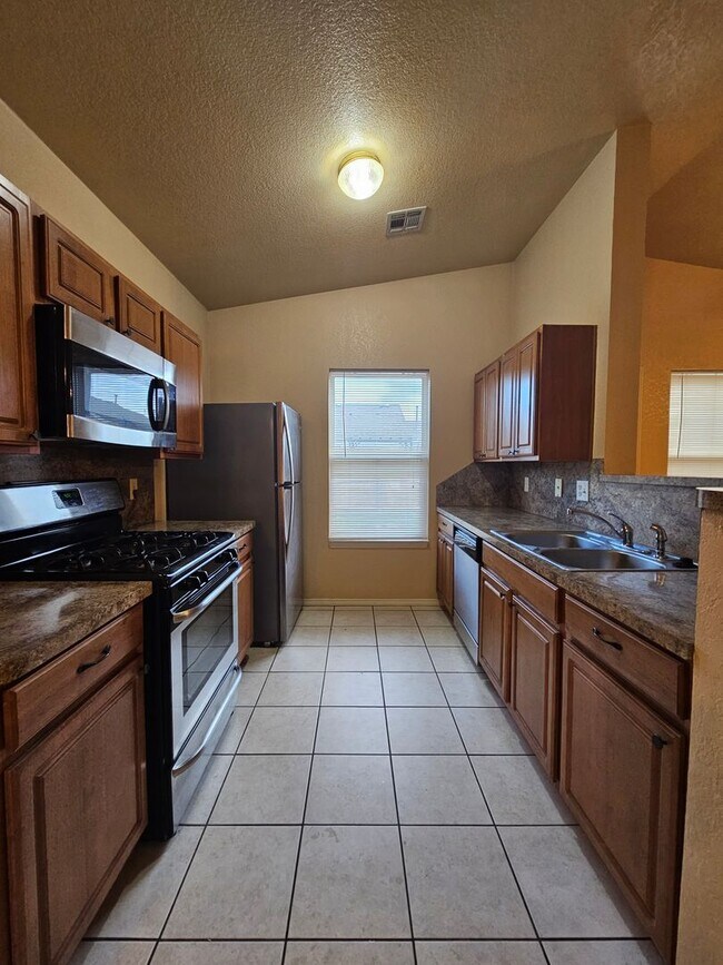Photo - (3) Bed/(2) Bath in Poppy Grove Avail NOW!