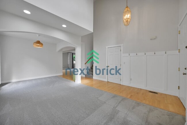 Photo - Spacious 5-Bed Home in Lynnwood with 2.5 Baths – Your Ideal Family Retreat!