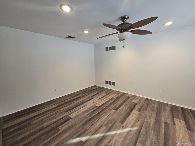 Photo - 10 Chestnut Dr