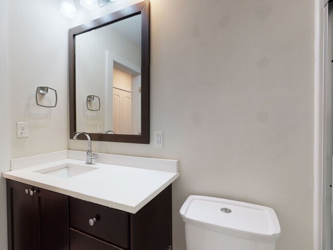 Photo - No Brokers Fee, In-Unit Washer and Dryer, Eat-in Kitchen, Big Bedrooms. Lots of Closets.