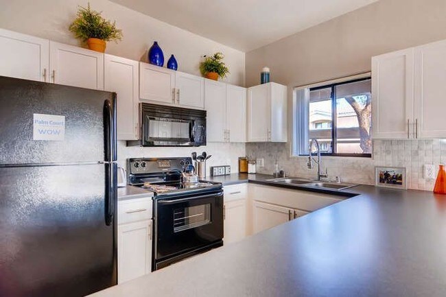 Photo - Palm Court Apartments