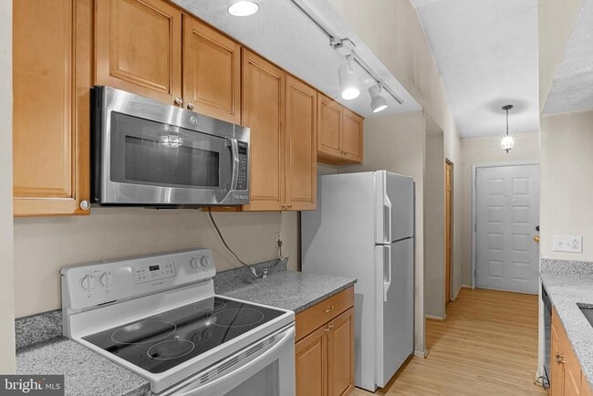 Building Photo - 8406 Rainbow Bridge Ln