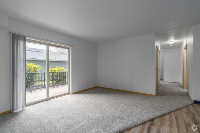 3BR, 2BA - 1,057SF - Living Room