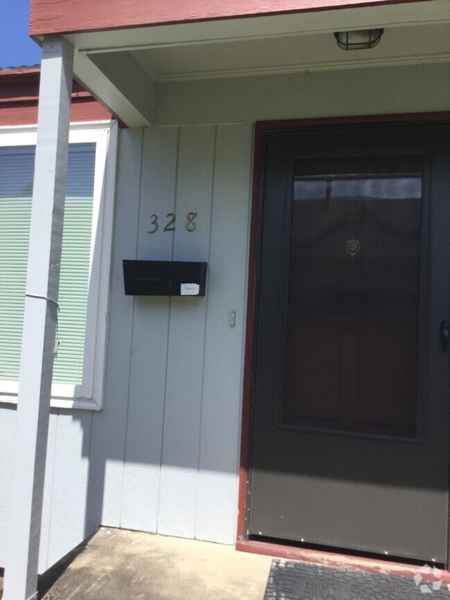 Building Photo - Quaint One Bedroom Duplex ~Close to Campus! Unit 15th328 Rental