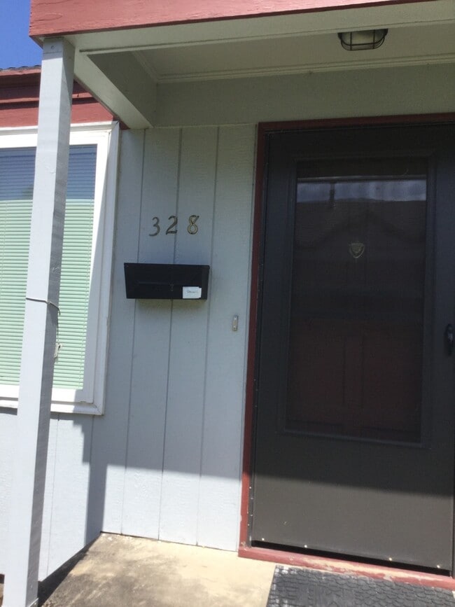 Quaint One Bedroom Duplex ~Close to Campus! - Quaint One Bedroom Duplex ~Close to Campus! Apartment Unit 15th328