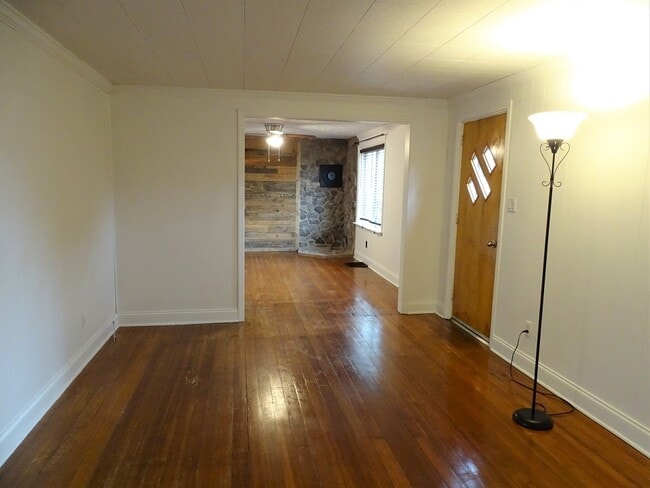 Photo - 160 Mechanic St