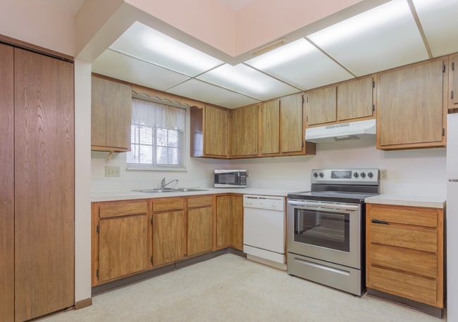 Building Photo - 985 Wadsworth Rd Unit B