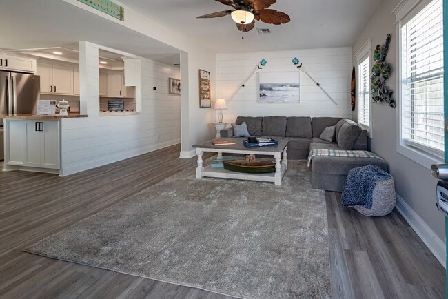 Photo - 1726 65th St