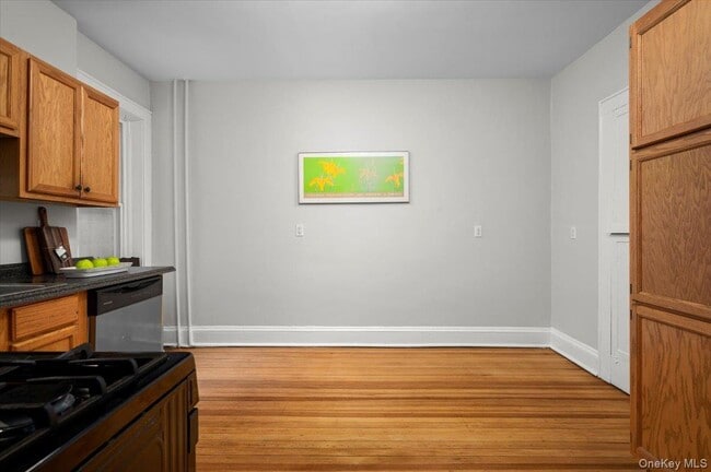 Photo - 548 Warburton Ave Unidad 2W