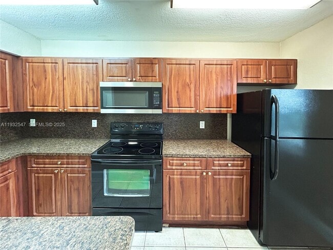 Building Photo - 715 NE 6th St Unit 2