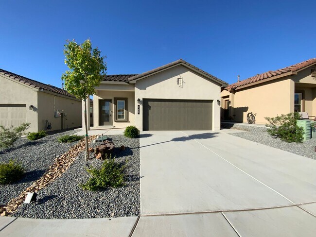 3 Bedroom Single Story Home Available Near... - 3 Bedroom Single Story Home Available Near...