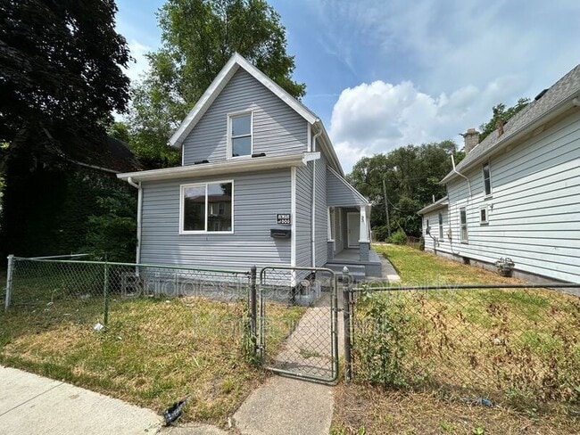 Photo - 33 S Torrence St House