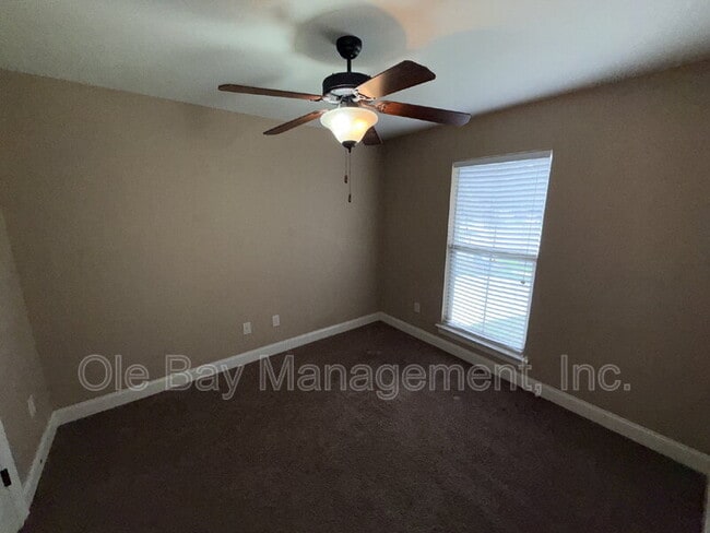 Photo - 18 Breydon Ct