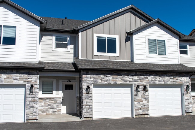 Building Photo - 382 N 100 W