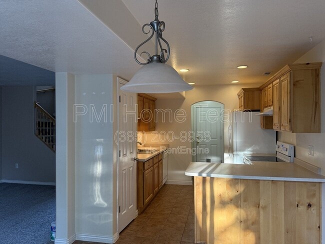 Photo - 652 W 800 N