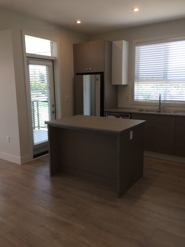 Photo - 1516-1516 McCallum Rd