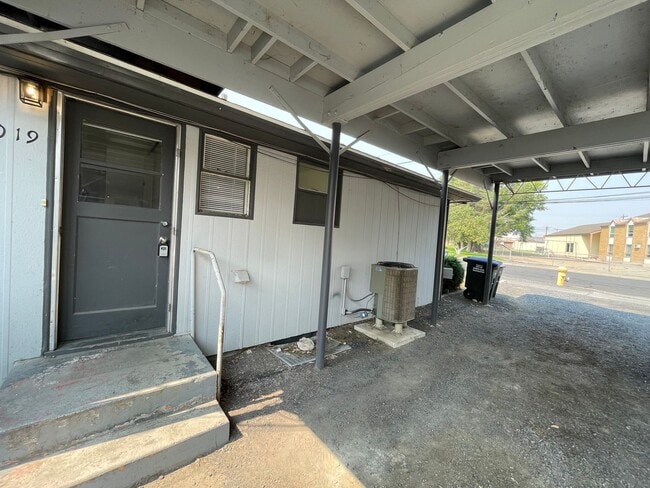 Photo - Prime Location! 2-Bed, 1-Bath Apartment with Lake Views and Near Downtown – Move-In Ready!