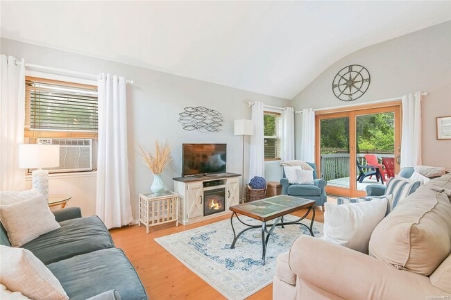 Photo - 530 Stillwater Ave