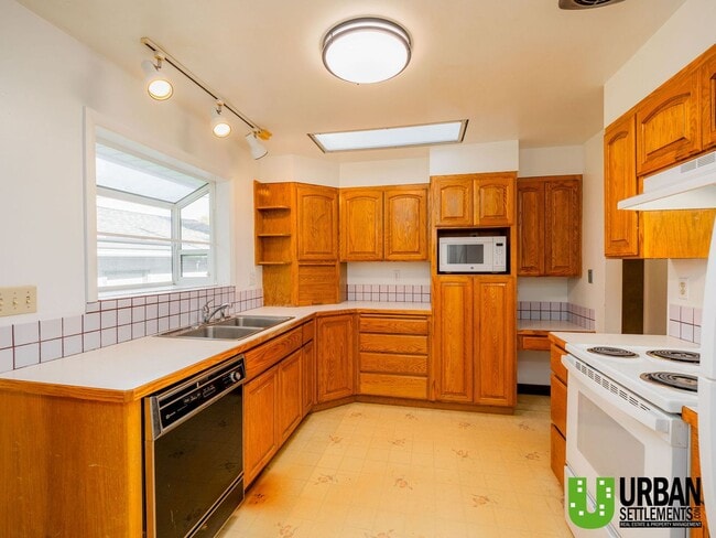 Photo - Charming 3+ Bedroom Home in the Coveted Co...