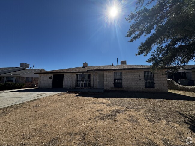 Building Photo - 4740 Round Rock Dr Rental