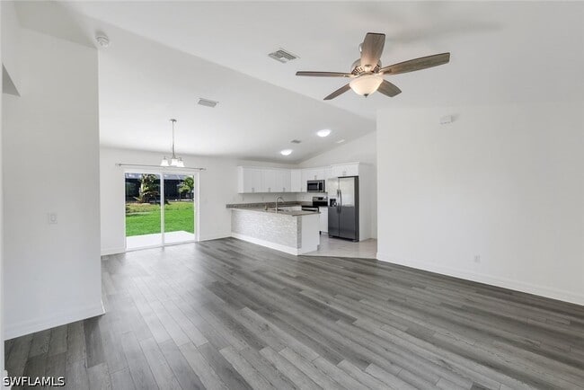 Photo - 626 NW 2nd Ln