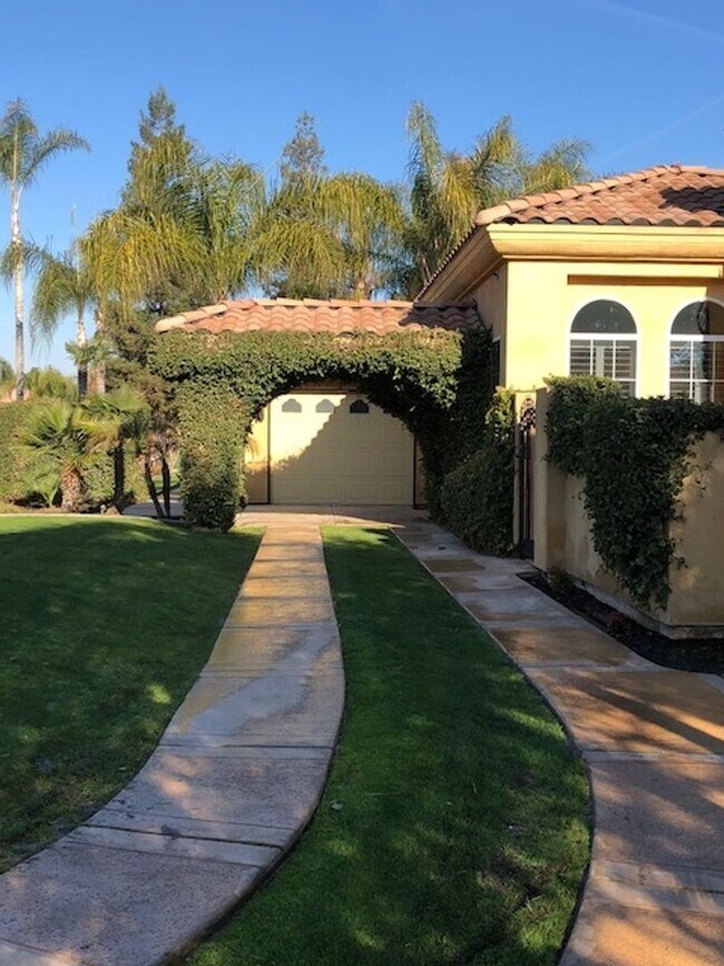 Photo - Executive Seven Oaks Grand Island MOVE IN ... House