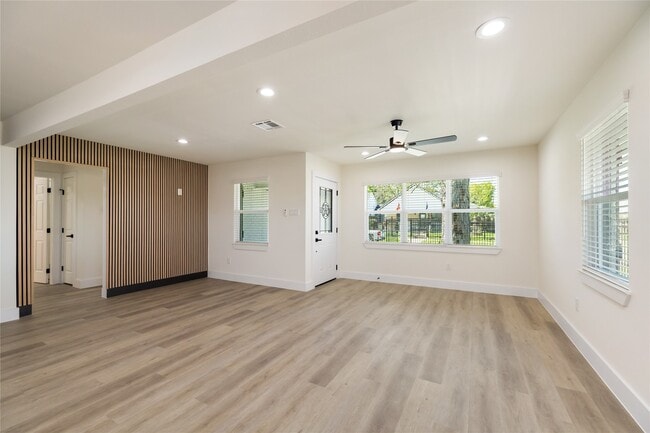 Photo - 1003 Claxton St