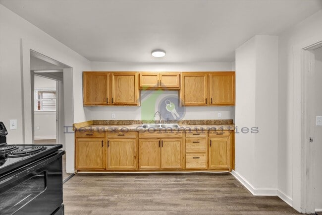 Photo - Spacious 4 Bedroom- Whole Home!