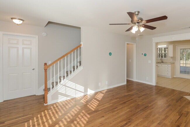 Photo - 1403 Teresa Ln