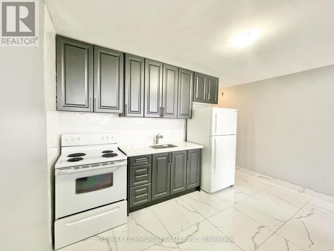 Photo - 2624 Eglinton Ave E Unit 2