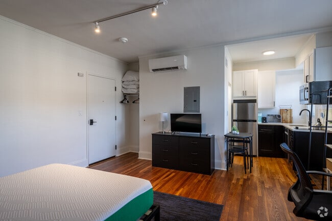 Studio, 1BA - 350SF