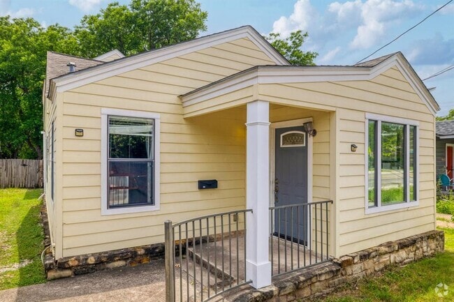 Building Photo - 931 E 51st St Rental
