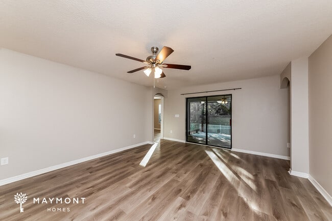 Photo - 674 Chatham Walk Dr