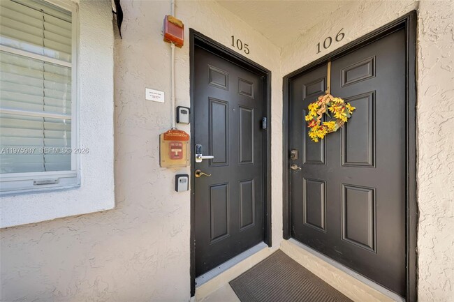 Building Photo - 4040 Crystal Lake Dr Unit 105