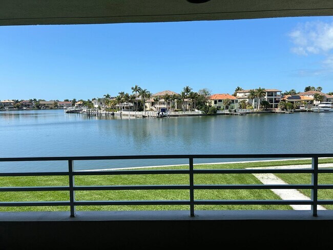 Photo - Beautifully Remodeled 2/2 Waterfront Unit ...